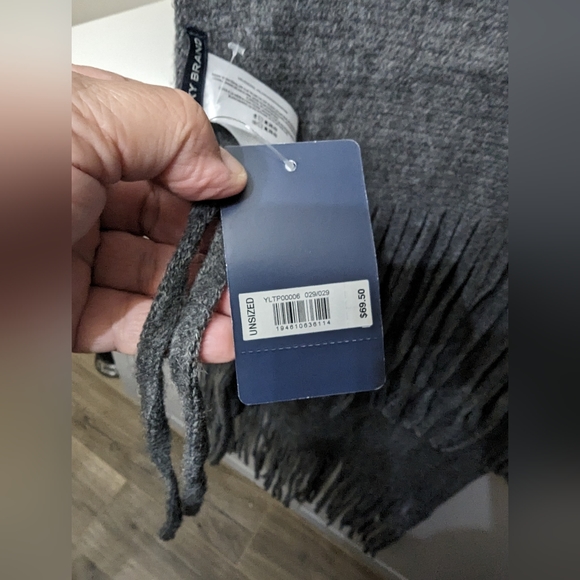 Lucky Brand Scarf or Wrap. Charcoal grey. Oversized . Fringed. - Picture 3 of 7